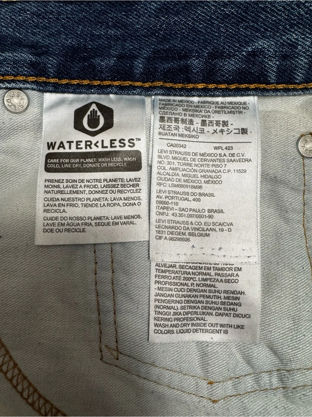 Levi’s 550 Blue Jeans 46 x 30 Med Wash Relaxed Denim Zip fly 5 pocket